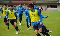 【毎日レポート! 川崎F沖縄合宿】「トオヤ（名願斗哉）、行けよ！」車屋紳太郎がピッチで叫んだワケ。谷口彰悟が抜けた最終ラインで増す責任感