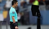 サッカー界初の瞬間！クラブW杯で主審がVAR結果をマイク解説