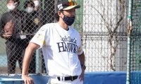 キャンプ初日に招いた痛恨離脱「止めてやれば…」　斉藤和巳コーチが悩む“ジレンマ”