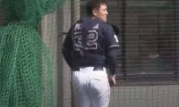寝そべり→1回転して50ｍ大遠投　走者も唖然…オリ2年目の爆肩は「格が違う」