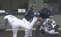 「頭から足まで落ちてる」バット破壊の“弾丸魔球”　侍の秘密兵器が「ヤバすぎて笑う」