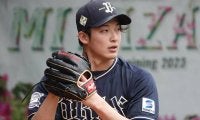 最速160キロの“吹田の主婦”、鷹に降臨した無双右腕　パを熱くする「守護神候補」