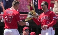 【MLB】大谷翔平らと3者連発、トラウトも興奮「全て楽しい」　兜の被せ役も初体験「粋な経験」