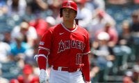 【MLB】大谷翔平、あわや頭部死球を間一髪回避　ヘルメットを飛ばしての絶叫に球場騒然