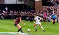 なぜアメリカ大学女子サッカーに1万人集まるのか？　全米制覇経験・岩井蘭が指摘する日本の問題点