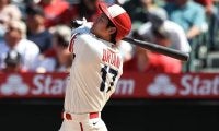 「歴史まであと数センチ」ＭＬＢ史上初の快挙に迫った大谷翔平に現地メディアも興奮！「壁際でキャッチされた」