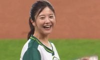 コロコロ投球に照れながら“あちゃ～”　人気女優の天真爛漫な始球式に場内喝采