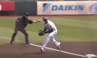 NPBではなかなか見られない「メジャー級プレー」　軽々大遠投が「あまりにもすごい」