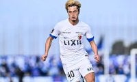 「ピクシーやってるやん」J1鹿島・鈴木優磨が見せた“雨中のリフティングドリブル”が話題沸騰！「伝説のプレーを再現するなんて」「30周年用のプレーすぎる」と大反響
