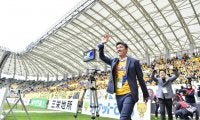 【鎌田次郎が語る「川崎-仙台」の裏側(1)】「本当にサッカーやってていいのか」と自問自答したJリーグ30年ベストマッチ…練習拠点は半壊、新幹線も不通で迎えた再開初戦