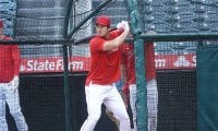 【MLB】大谷翔平が「バットを持った」　ざわつく周囲、同僚も凝視…屋外フリーで集めた視線