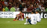 「これは驚いた」「素晴らしい行動」キックオフからプレーを放棄…人種差別反対の行動で古巣がヴィニシウスをサポート「欧州ではできない」