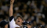 【MLB】ナンバーワン・ポーズに兜や金色のダンベル……今昔の野球パフォーマンスについて考える