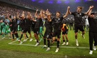 遠藤＆伊藤躍動のシュツットガルトがPO連勝で残留決定！　HSVは2年連続POの壁に阻まれる…《ブンデスリーガ》