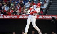 【MLB】大谷翔平、鈴木誠也の頭上越え第16号“弾丸アーチ”でエ軍逆転勝利を演出　日本人対決初戦を制す