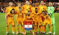 オランダ代表の選手たちが全員バラバラのユニフォームで登場、そのワケは？