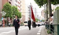 ４年ぶりに新人パレードが完全復活！　新人部員が早稲田の街との交流深める