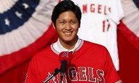 これが大谷翔平の凄さ！ 激レアサインカードを手にしたフランス代表FWが驚きの反応「大喜びしてる」「可愛すぎ」「オオタニサン凄すぎ」