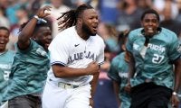 【MLB】ゲレーロJr.がHRダービー初優勝…史上初の親子V　決勝新の25発で“腕組みドヤ顔”