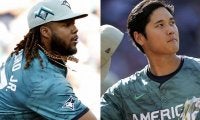 【MLB】取材に応じる大谷翔平に“いたずら”　ライバルの迫真演技が「何回見ても面白い」