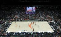 人気YouTuberがコートサイドで爆睡…NBAとWNBAが生涯出禁処分を下す