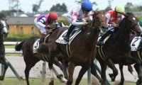 レイデオロ産駒が初勝利！ マテンロウゴールドが追い比べを制し新馬V/中京5R新馬戦