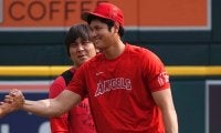 【MLB】元同僚と笑顔で再会も…大谷翔平の“細かすぎるクセ”に大注目　水原通訳は「嬉しそう」
