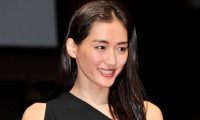 「綾瀬はるか…羨ましすぎます」播戸竜二氏と坪井慶介氏が女優・綾瀬はるかとの「豪華ショット」公開！「なんだろう…全く違和感がありません」と衣装にも注目の声
