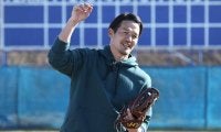 最後の近鉄戦士が20年ぶり投手復帰も…　ドラァグクイーンの“強打”に衝撃「悔しい」