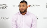 鷹の新戦力・ヘルナンデスが入団会見「優勝に貢献を」　モイネロ代役に三笠GMも期待