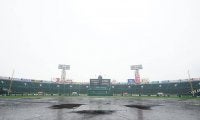 【高校野球】豪雨で甲子園の試合中断…クラーク国際応援団の“神対応”にスタンド大拍手