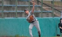50代現役最年長サウスポー　気温35度で100球完投…女子硬式野球で貫く「生涯現役」