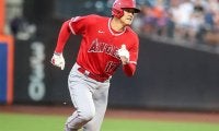 【MLB】大谷翔平、二盗→三盗　四球でブーイングもすぐさま大歓声…お腹に送球直撃も大暴れ