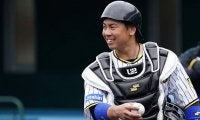 阪神、横田慎太郎さんのユニホーム胴上げ　今年7月に急逝…離脱中の梅野が持ち込む