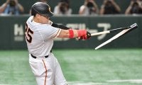 バット真っ二つも“フェンス直撃”　岡本和真の衝撃パワーに騒然「バケモンですわ」