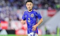 「普通ならボール出てる…」「痺れた」サッカー日本代表DF菅原由勢が見せた「タッチライン際でのトリッキートラップ」に称賛の声！ 本人もSNSで反応