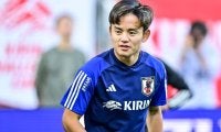 「もうただのレジェンドじゃんタケ!!!」今季9試合で7ゴール関与の久保建英がソシエダ伝説のニハト＆コバチェビッチに並ぶ!? ”レジェンドと一緒の王様の椅子画像\"公開される