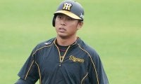 警備員振り切る熱烈ファンも　元阪神・高山に復活の期待…出待ちは一番の大歓声
