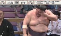 「往復ビンタやん」連続フルスイング張り手に館内騒然 叩かれた力士しょんぼり 「これはあかん」「大丈夫か！」取組後の様子に心配の声