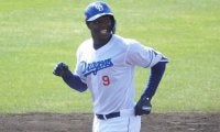 中日時代はたった一発…　元助っ人が母国で好発進、“職探し”へ冴える打率.313
