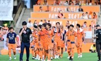 【J1昇格PO準決勝「不安と盤石」】清水、“神セーブ”GK大久保の活躍がなければ…薄氷のドローで決勝進出も「らしさの欠如」(1)