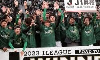 2018年PO敗退の悔しさ知る梶川諒太が16年ぶりJ1昇格に歓喜、「長い間応援し続けてくれた想いにみんなで応えられた」