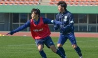 【J1復帰のジュビロ磐田で、横内昭展が新シーズンに描くもの(2)】「去年と違う」と言い切る、既存選手のギラギラ感……昨季と同じシステムも選手の組み合わせで多彩に