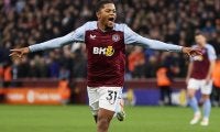 好調アストン・ビラが今季2桁ゴールのベイリーと新契約を締結