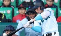 出番は突然やってきた　山梨学院、急成長の2年生躍動　センバツ