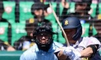 青森山田の選手の木製バット折れる　高校野球で珍場面　センバツ