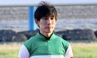 藤岡康太騎手が落馬負傷…桜花賞エトヴプレは鮫島克駿騎手に乗り替わり