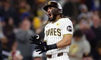「なんという野球の夜だ！」ダルビッシュ所属パドレスが歴史的な大逆転勝利　タティスが偉大な大先輩の魂に応える一発