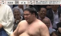 角界随一のテクニシャン！業師が土俵際で見せた一瞬の妙技に拍手喝采「何だよこの上手さ、ヤバいな」「こりゃあ盛り上がるわけだ」