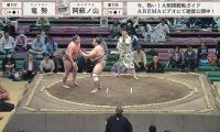 立ち合い不成立で力士が「わりぃ」思わず溢れた心からの謝罪 緊迫感あふれる瞬間
